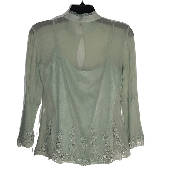 Tahari women’s blouse. Size SM - see measurements no garment or size tag. GUC - Picture 3 of 6